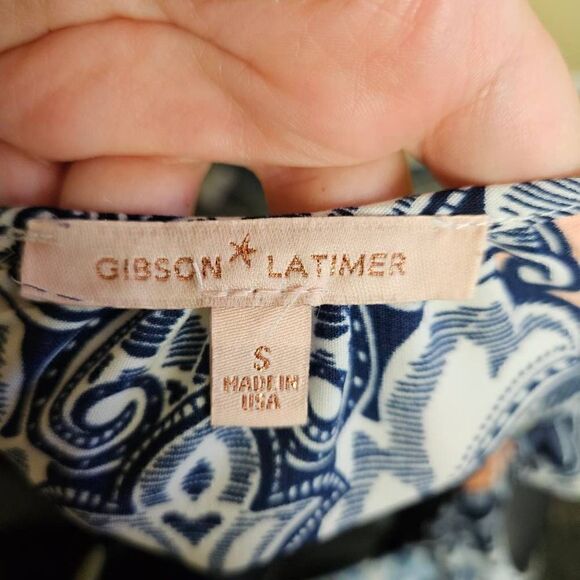Gibson Latimer Cold Shoulder Top - Picture 7 of 7